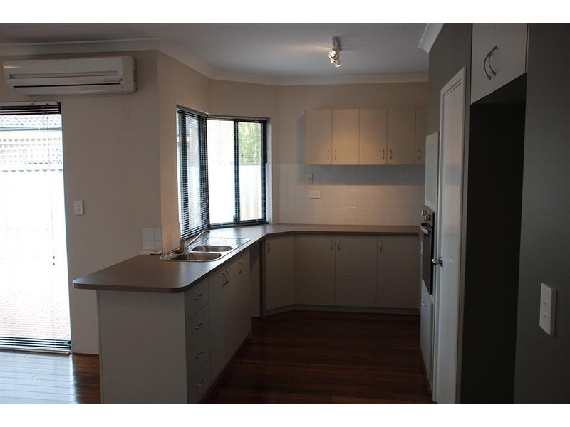4/82-84 Queen Street, Bentley WA 6102