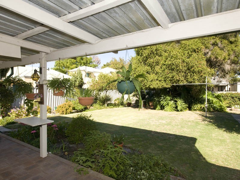 122 Gladstone Road, Rivervale WA 6103