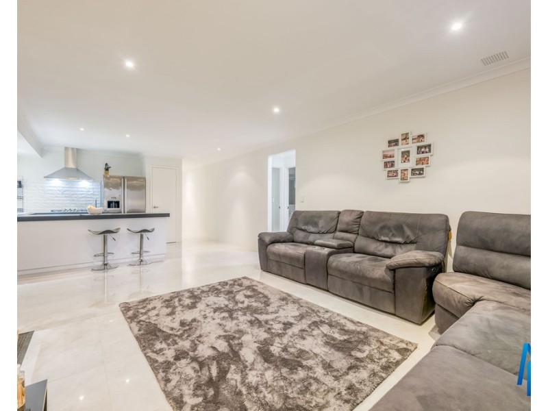 2 Weetman Cove, Cannington WA 6107