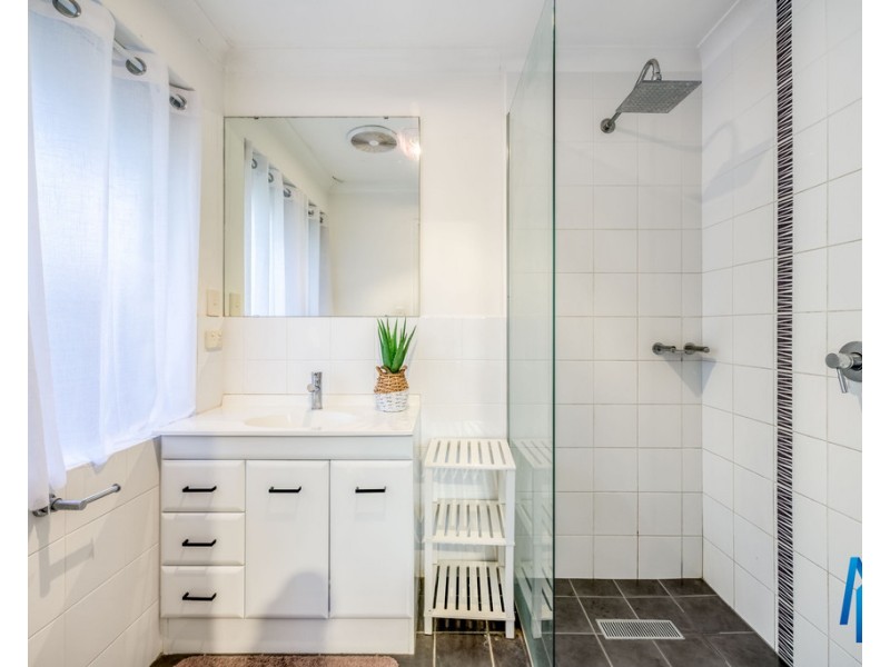2 Weetman Cove, Cannington WA 6107