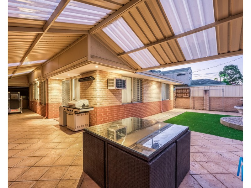 2 Weetman Cove, Cannington WA 6107
