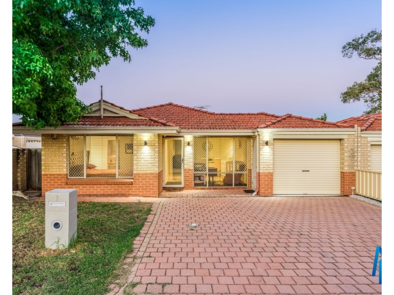 2 Weetman Cove, Cannington WA 6107