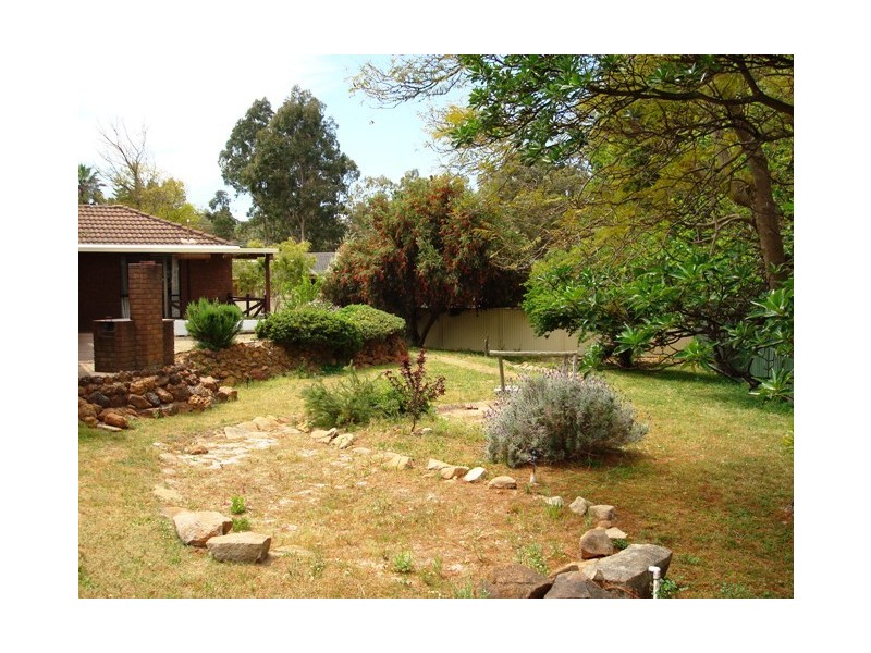 3 Shasta Road, Lesmurdie WA 6076