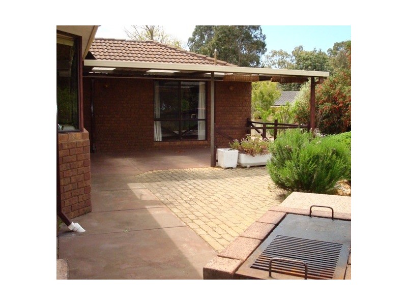 3 Shasta Road, Lesmurdie WA 6076