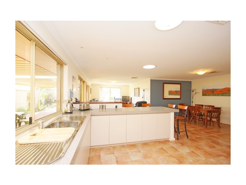 5 Sugarwood Drive, Thornlie WA 6108
