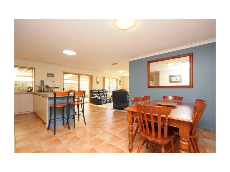 5 Sugarwood Drive, Thornlie WA 6108