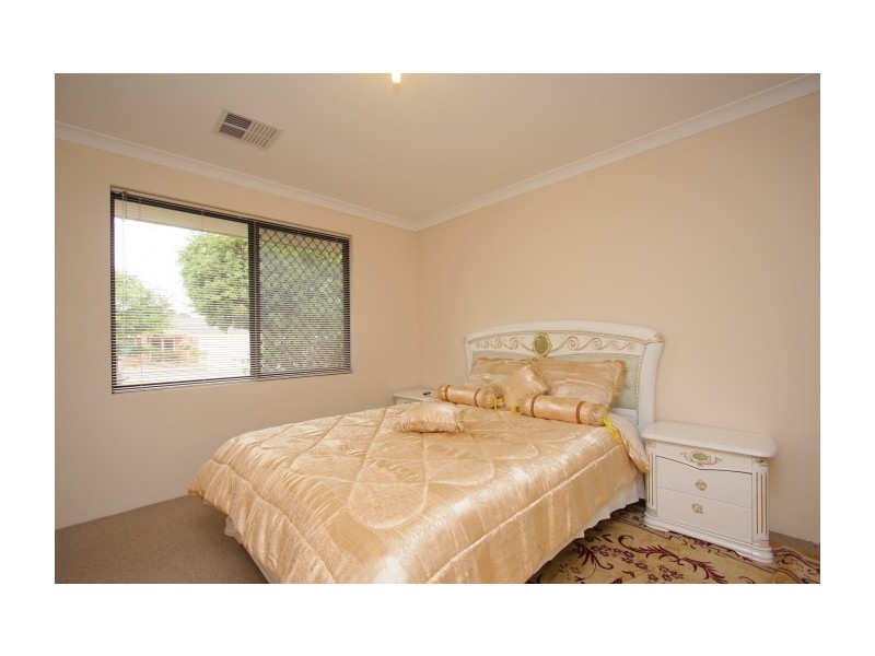 1/2 York Avenue, Bentley WA 6102