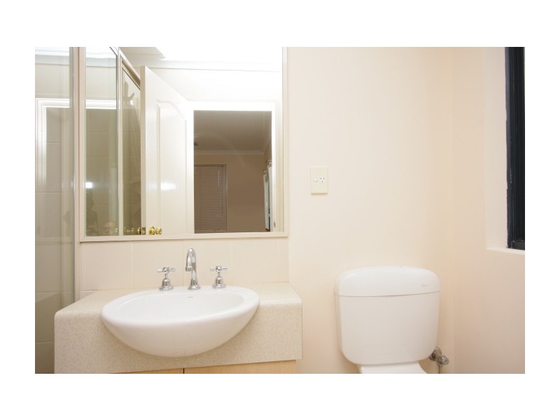 1/2 York Avenue, Bentley WA 6102