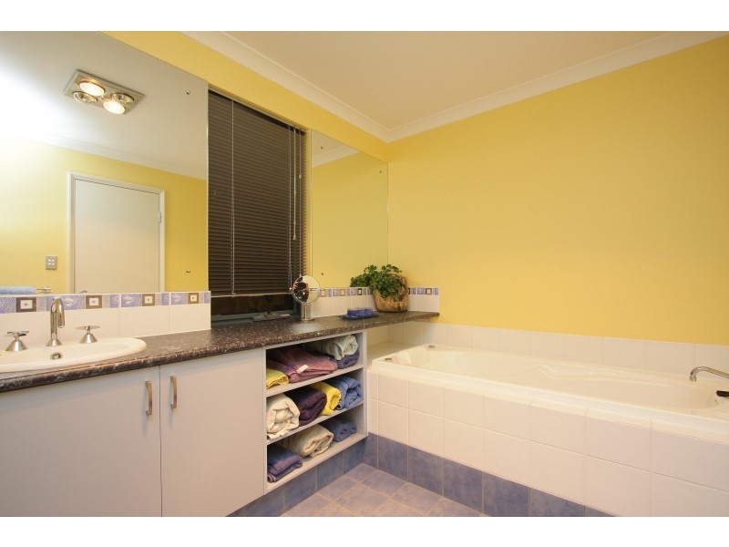 12 Blissett Drive, Bedfordale WA 6112