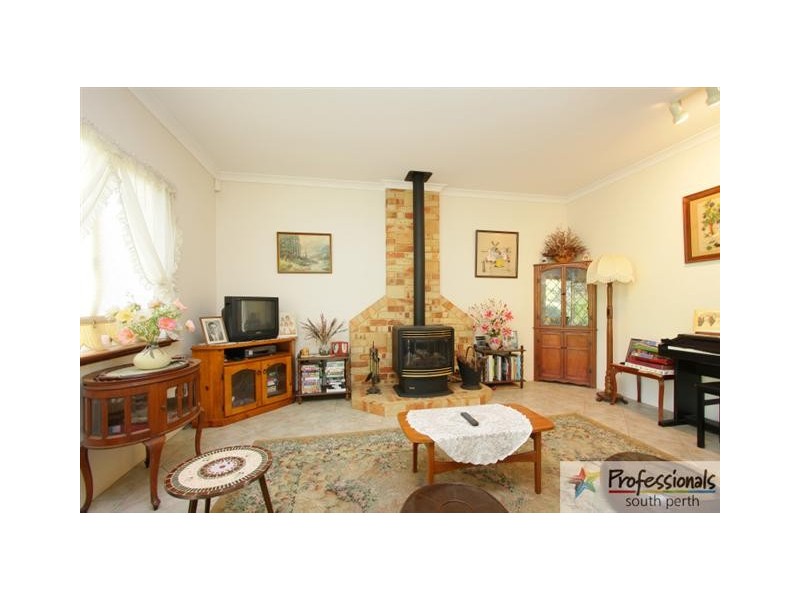 7 Willaring Drive, Beckenham WA 6107