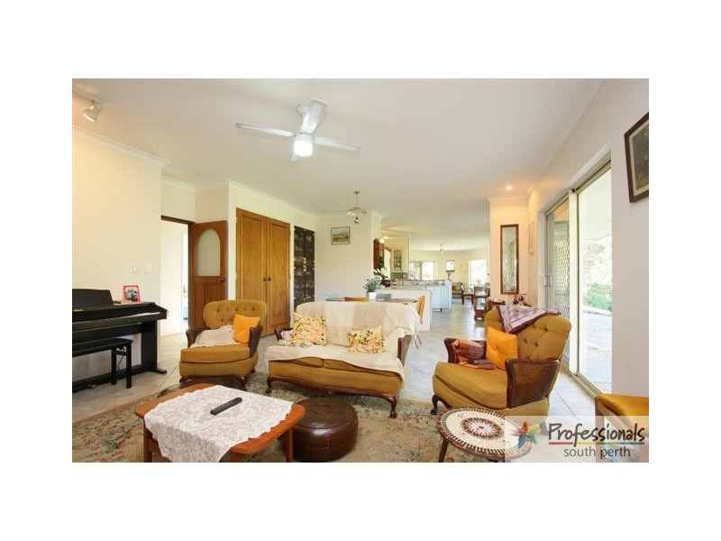 7 Willaring Drive, Beckenham WA 6107