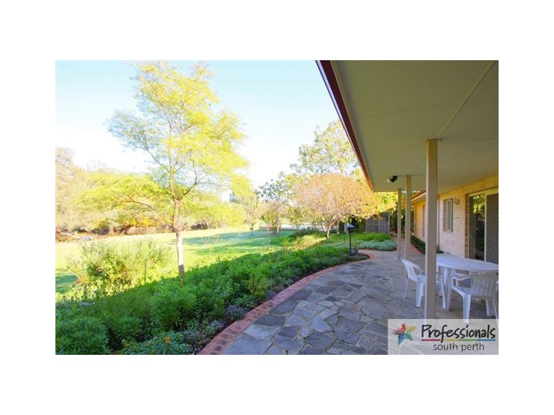 7 Willaring Drive, Beckenham WA 6107