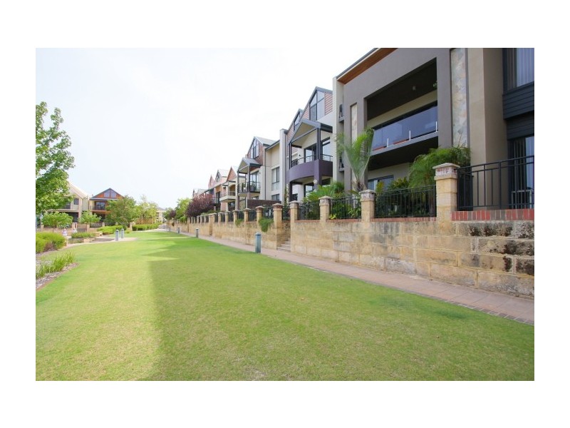 9/10 Marina Dve, Ascot WA 6104