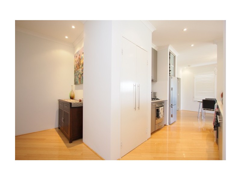 9/10 Marina Dve, Ascot WA 6104