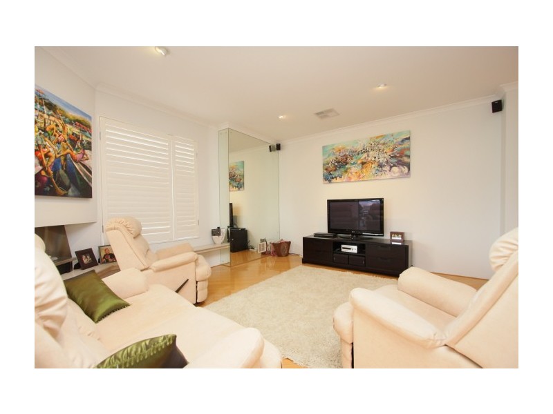 9/10 Marina Dve, Ascot WA 6104