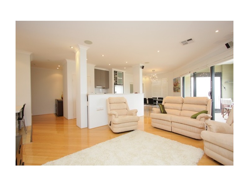 9/10 Marina Dve, Ascot WA 6104