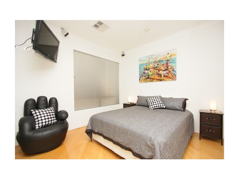 9/10 Marina Dve, Ascot WA 6104