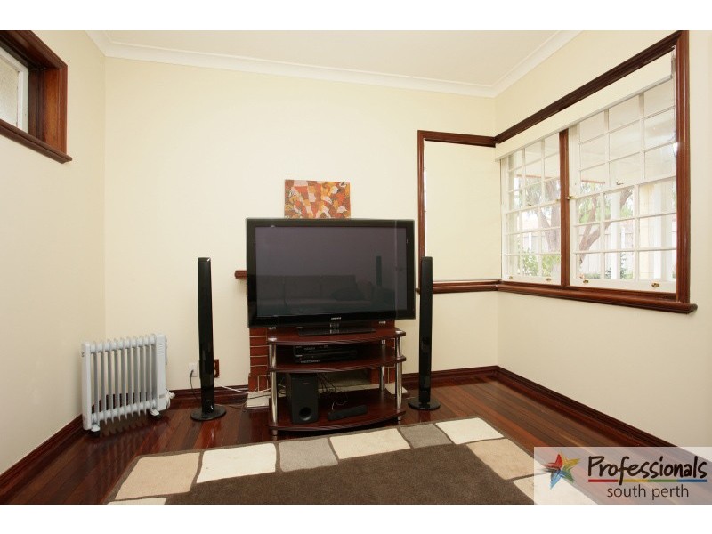 130 Lansdowne Road, Kensington WA 6151