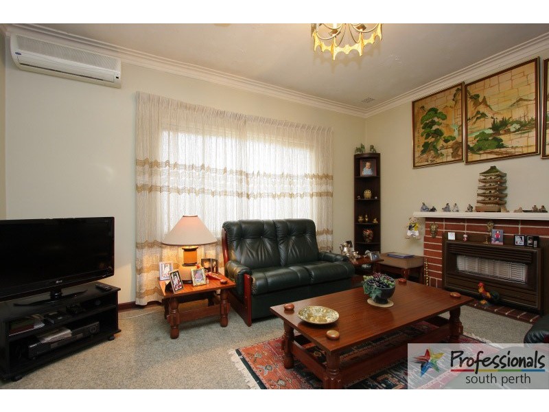 113 Manning Road, Manning WA 6152