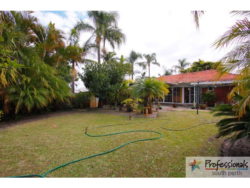 113 Manning Road, Manning WA 6152