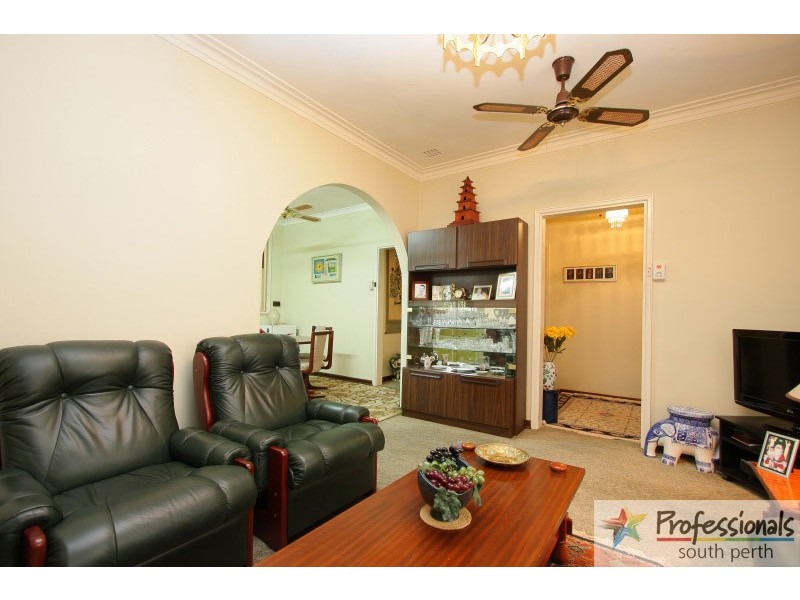 113 Manning Road, Manning WA 6152
