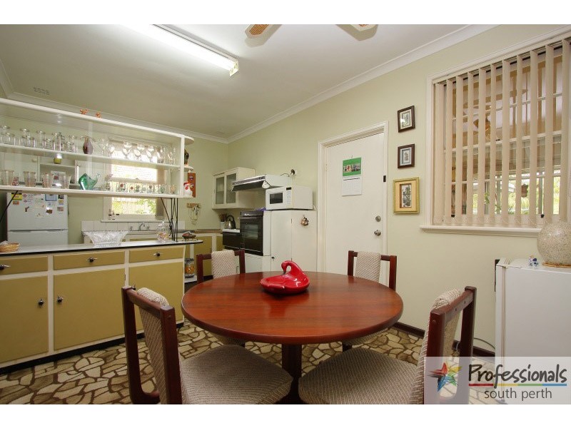 113 Manning Road, Manning WA 6152