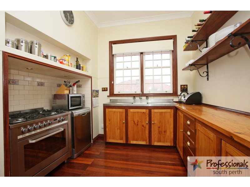 130 Lansdowne Road, Kensington WA 6151