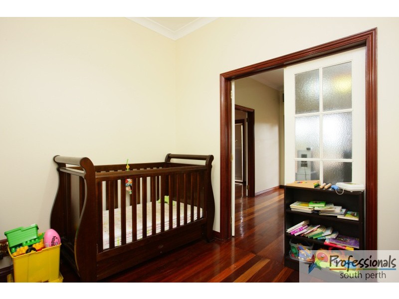 130 Lansdowne Road, Kensington WA 6151