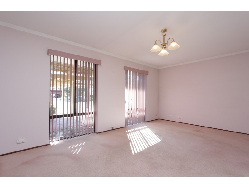 6 Barrow Crescent, Shelley WA 6148