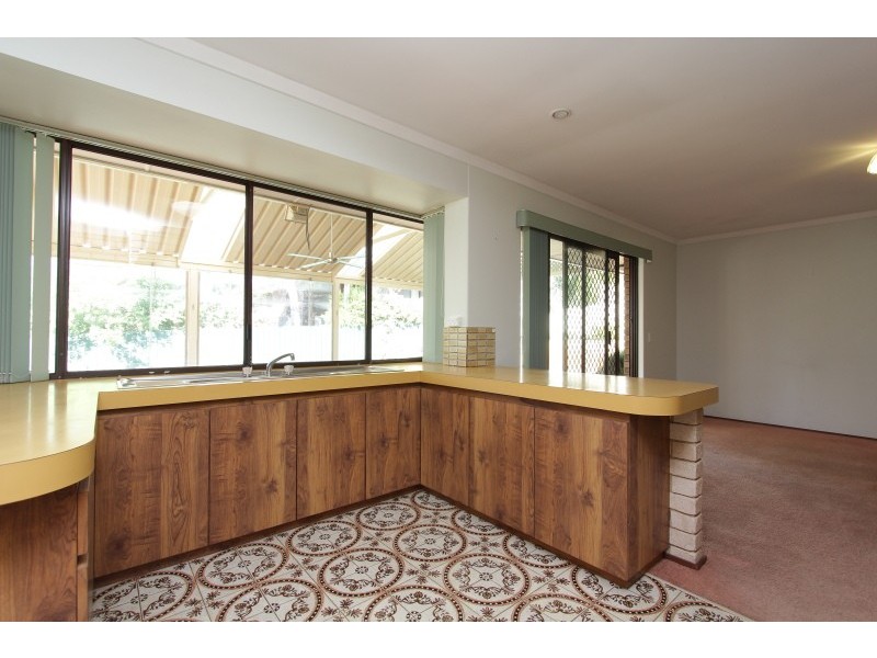 6 Barrow Crescent, Shelley WA 6148