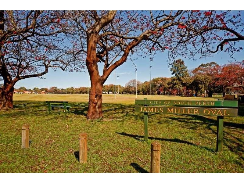 1 Henning Crescent, Manning WA 6152