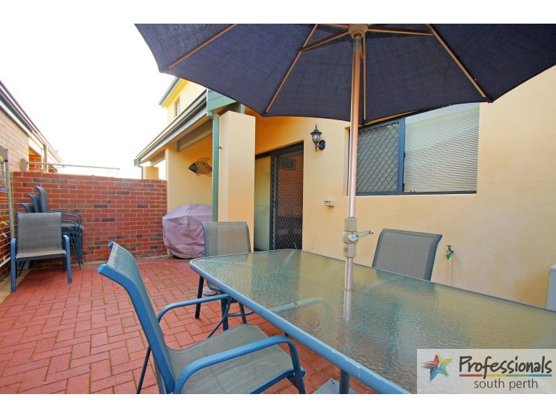 2/155 Marmion Street, Fremantle WA 6160
