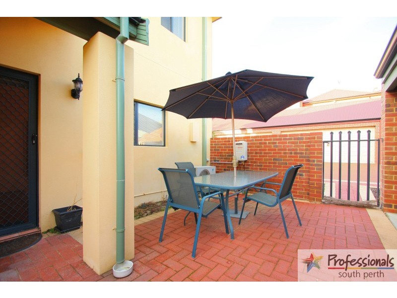 2/155 Marmion Street, Fremantle WA 6160