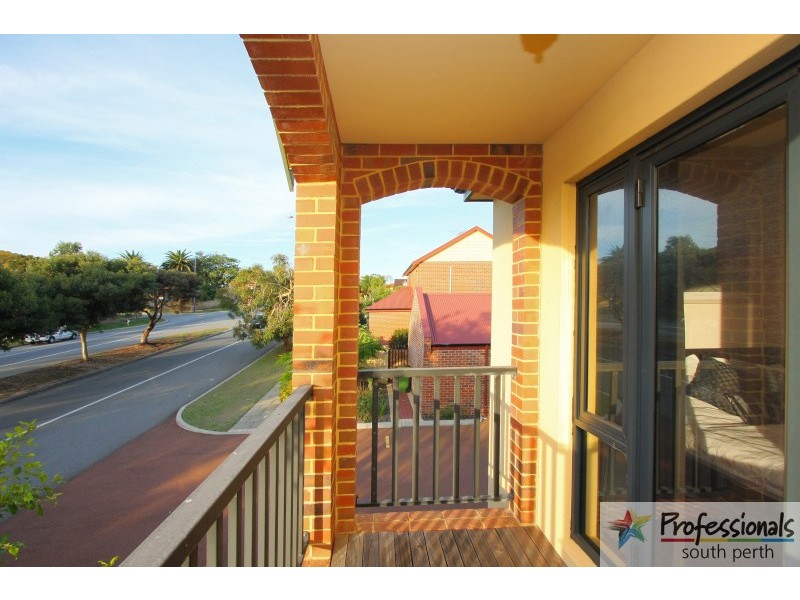 2/155 Marmion Street, Fremantle WA 6160