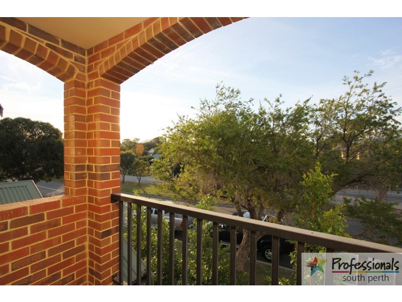 2/155 Marmion Street, Fremantle WA 6160