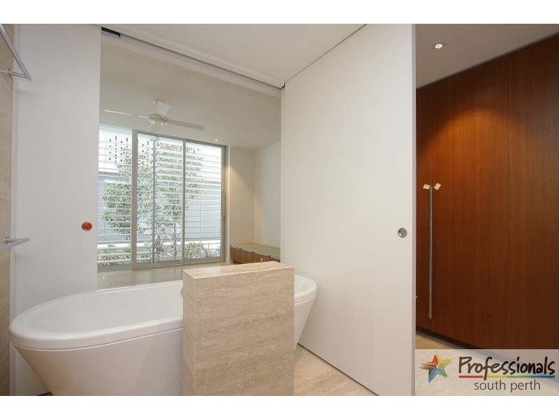 42/2 Leighton Beach Boulevard, North Fremantle WA 6159