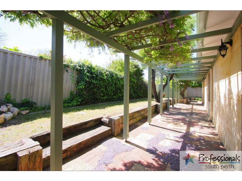 60b Hobbs Avenue, Como WA 6152