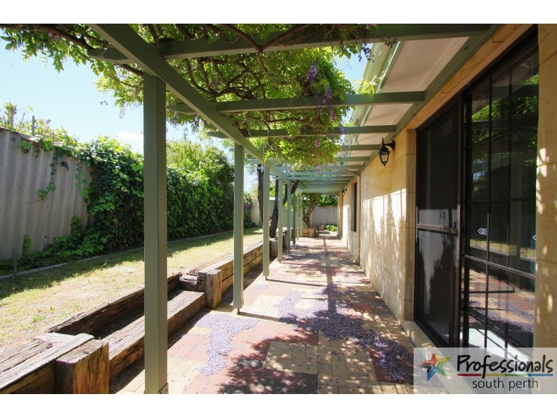 60b Hobbs Avenue, Como WA 6152