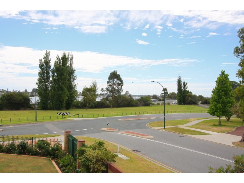 1 Henley Street, Como WA 6152