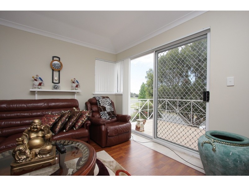 1 Henley Street, Como WA 6152