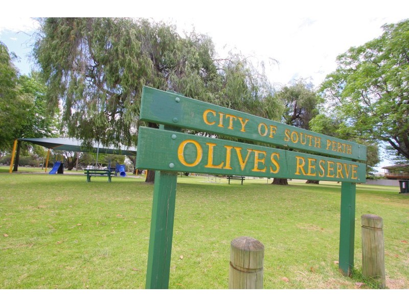 1 Henley Street, Como WA 6152