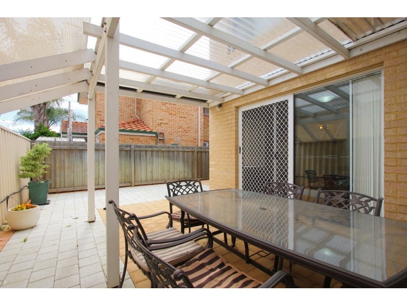 1 Henley Street, Como WA 6152