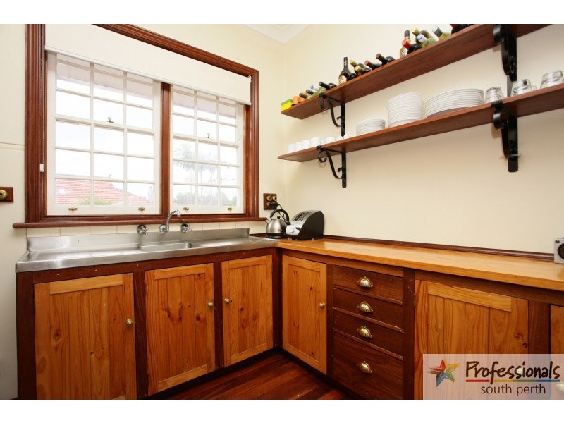 130 Lansdowne Road, Kensington WA 6151