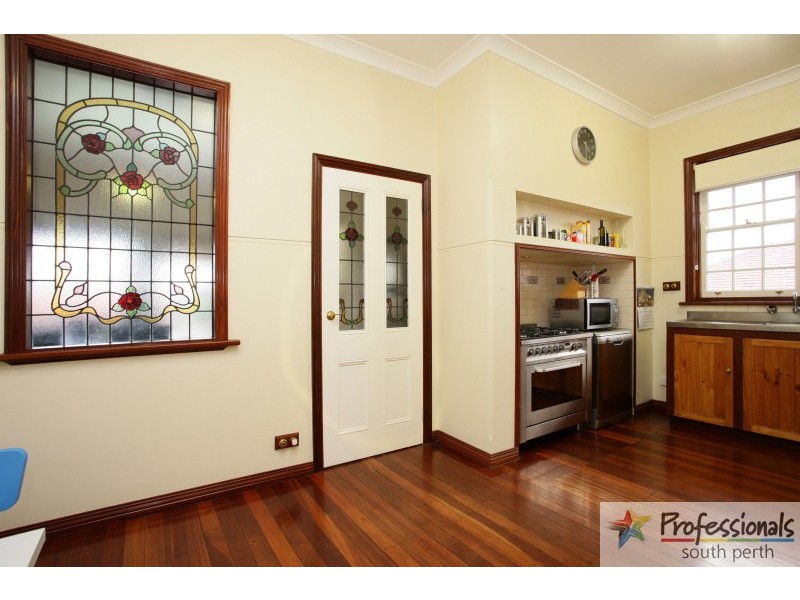 130 Lansdowne Road, Kensington WA 6151