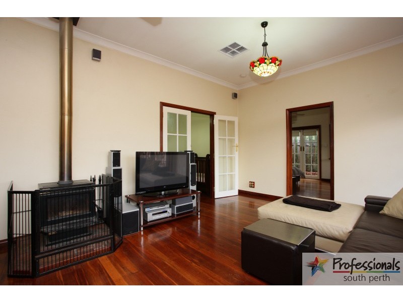 130 Lansdowne Road, Kensington WA 6151