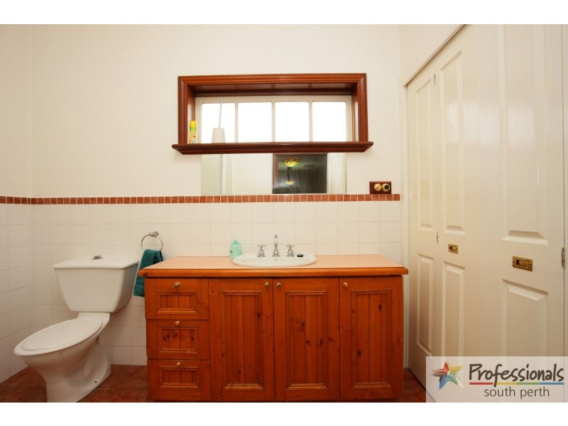 130 Lansdowne Road, Kensington WA 6151