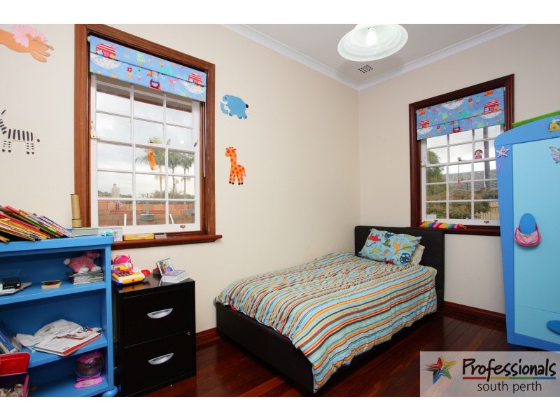 130 Lansdowne Road, Kensington WA 6151
