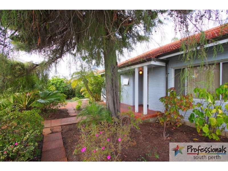 113 Manning Road, Manning WA 6152