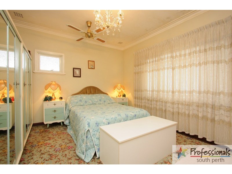 113 Manning Road, Manning WA 6152
