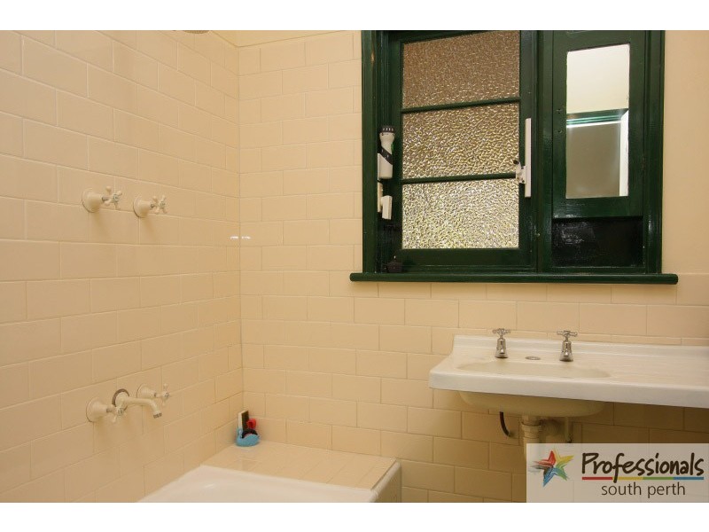 113 Manning Road, Manning WA 6152